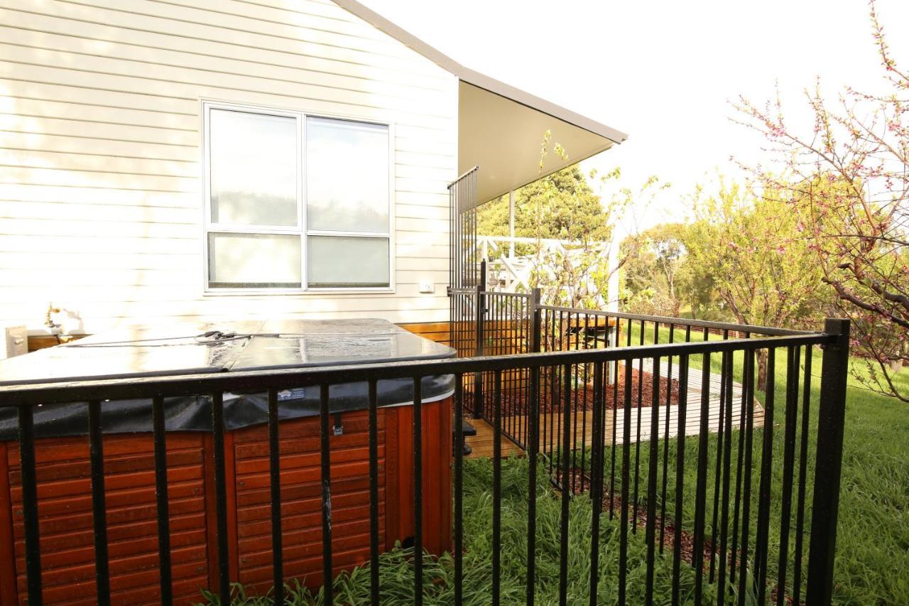 Bridgecroft Villa - French Provincial In Richmond With Spa Exterior photo